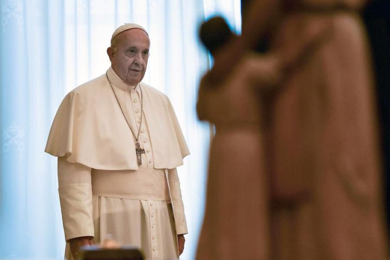 PAPA PEDE MAIOR ESFORÇO PARA GARANTIR FIM DO ANTISSEMITISMO