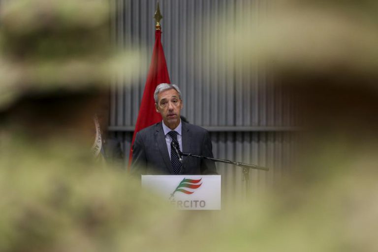 MINISTRO DA DEFESA SEM PALAVRAS PARA PR SOBRE TANCOS E CONFIANTE NAS FORÇAS ARMADAS