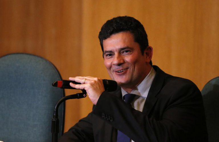 MORO DEIXA OFICIALMENTE O CARGO PARA SE TORNAR MINISTRO NO GOVERNO DE BOLSONARO
