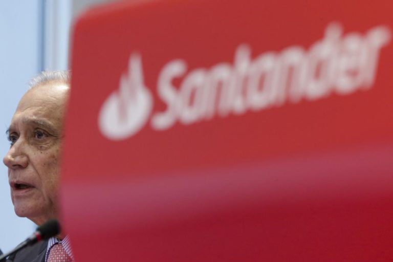 SANTANDER TOTTA DIZ QUE SUBIDA DAS COMISSÕES DE MANUTENÇÃO AFETAM 2,5% DAS CONTAS