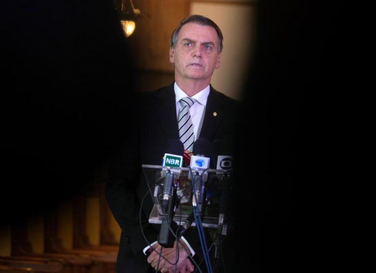 GOVERNO DE CUBA VAI RETIRAR MÉDICOS DO BRASIL APÓS DECLARAÇÕES DE BOLSONARO