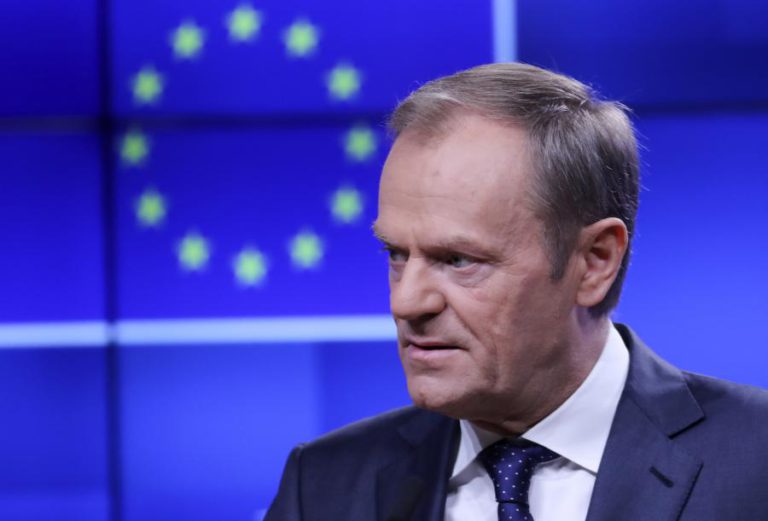 TUSK SUBLINHA SOLIDARIEDADE DOS 27 E RECOMENDA ENDOSSO DO ACORDO