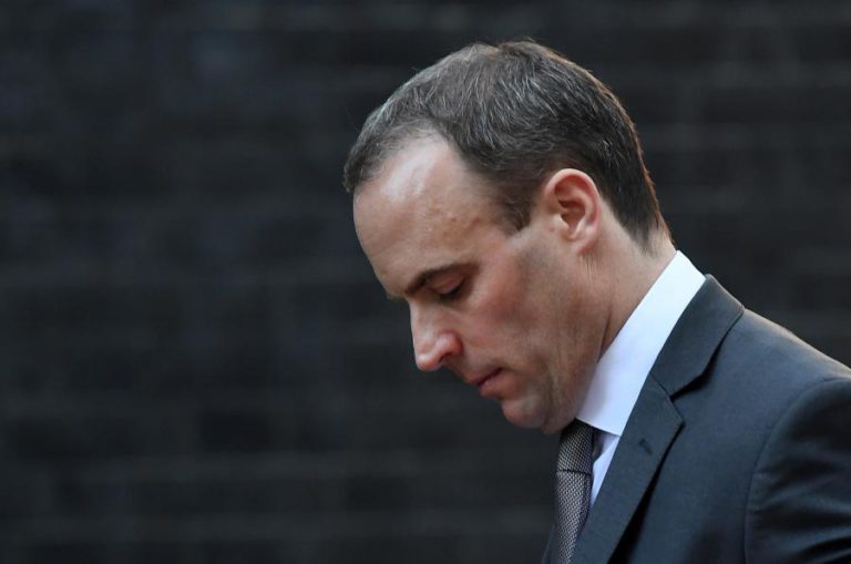 DEMITE-SE MINISTRO BRITÂNICO QUE TUTELA NEGOCIAÇÕES DE SAÍDA DA UE