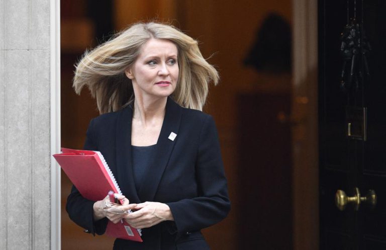 MINISTRA DO TRABALHO BRITÂNICA É O TERCEIRO MEMBRO DO GOVERNO A DEIXAR O CARGO