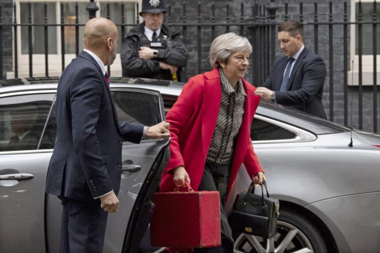 THERESA MAY VAI A BRUXELAS ESTA SEMANA NEGOCIAR FUTURA RELAÇÃO COM UE