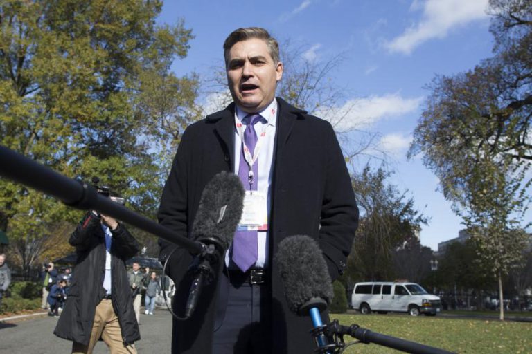 CASA BRANCA AMEAÇA VOLTAR A RETIRAR CREDENCIAL DE JORNALISTA DA CNN