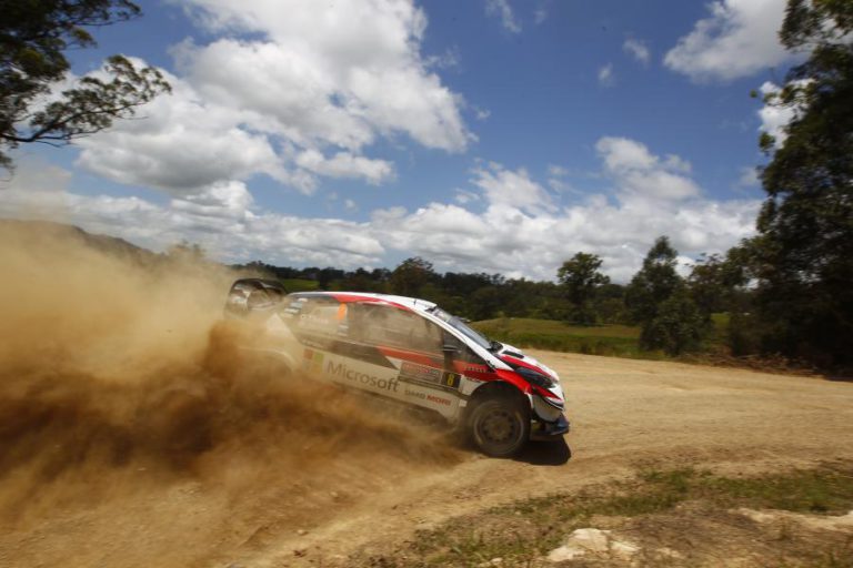 OTT TANAK PRESSIONA SÉBASTIEN OGIER NO SEGUNDO DIA DO RALI DA AUSTRÁLIA