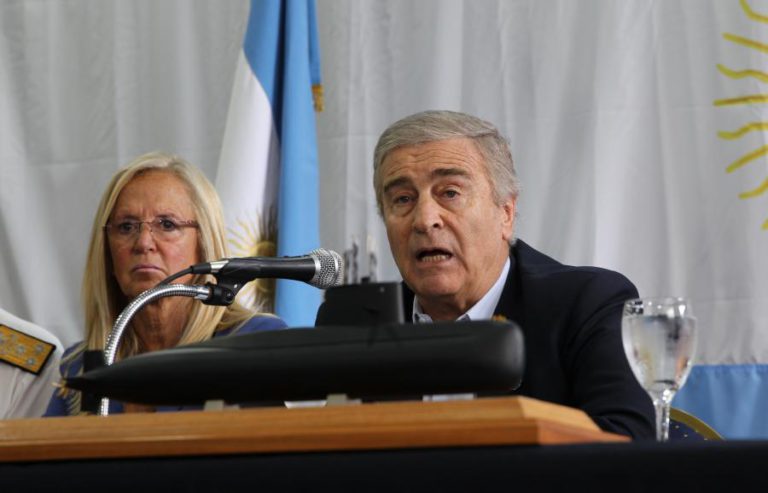 GOVERNO ARGENTINO ADMITE NÃO TER MEIOS PARA RECUPERAR SUBMARINO