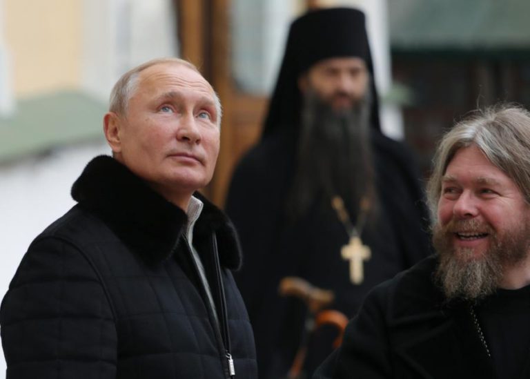 PUTIN GARANTE A PENCE QUE NÃO HOUVE INGERÊNCIA RUSSA NAS ELEIÇÕES NORTE-AMERICANAS