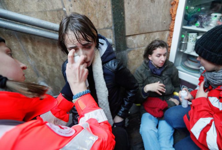 MANIFESTANTES PELOS DIREITOS TRANSGÉNERO AGREDIDOS EM KIEV