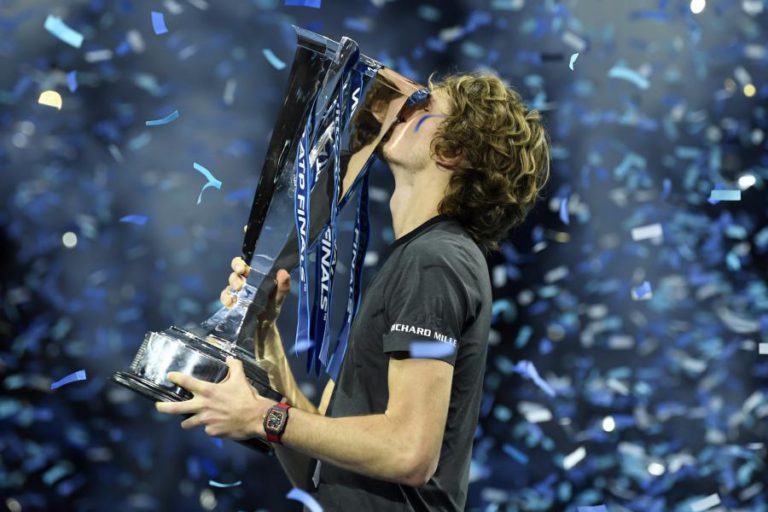 ZVEREV SURPREENDE DJOKOVIC E CONQUISTA ATP FINALS