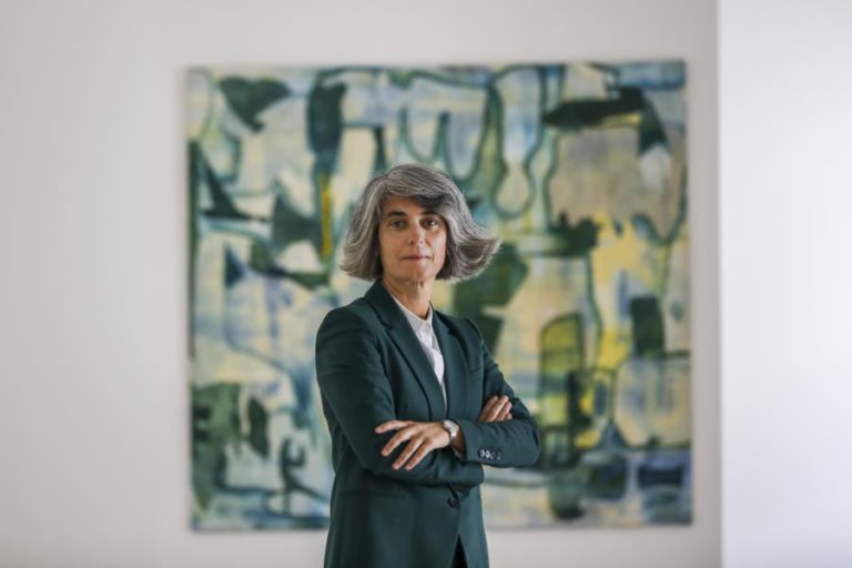 MINISTRA DA CULTURA DIZ QUE MUSEUS TÊM DE DAR MAIS VISIBILIDADE ÀS OBRAS DEPOSITADAS EM RESERVAS