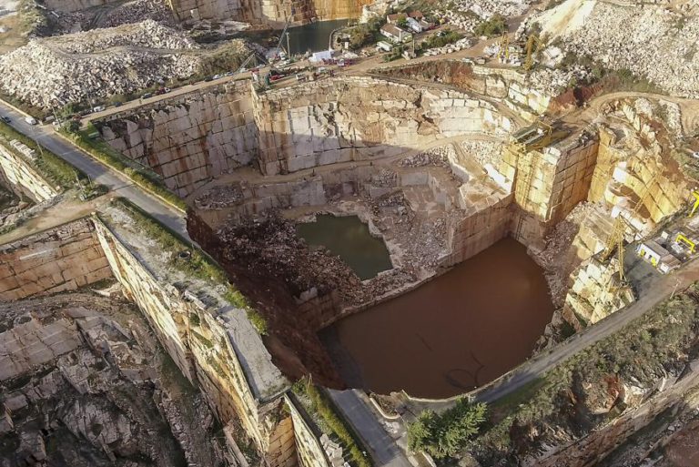 ESPECIALISTA CONSIDERA QUE EXCESSO DE ÁGUA E TIPO DE SOLO PODEM SER A CAUSA DO DESLIZAMENTO EM BORBA