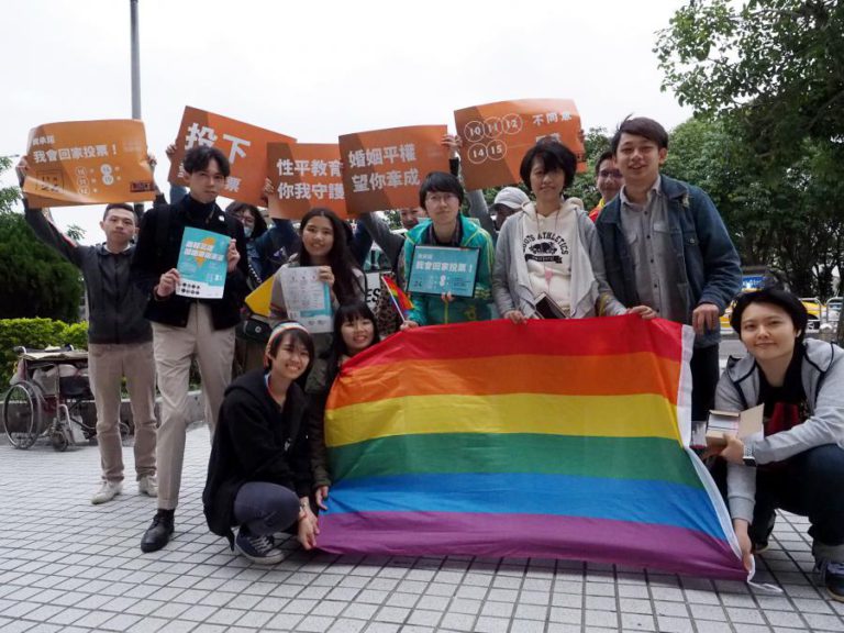 TAIWANESES DIZEM NÃO AO CASAMENTO ‘GAY’ EM REFERENDO