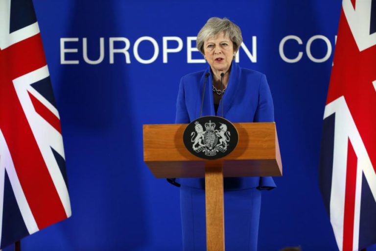 PM BRITÂNICA  AVISA QUE REJEITAR ACORDO DO ‘BREXIT’ IMPLICA “VOLTAR À ESTACA ZERO”