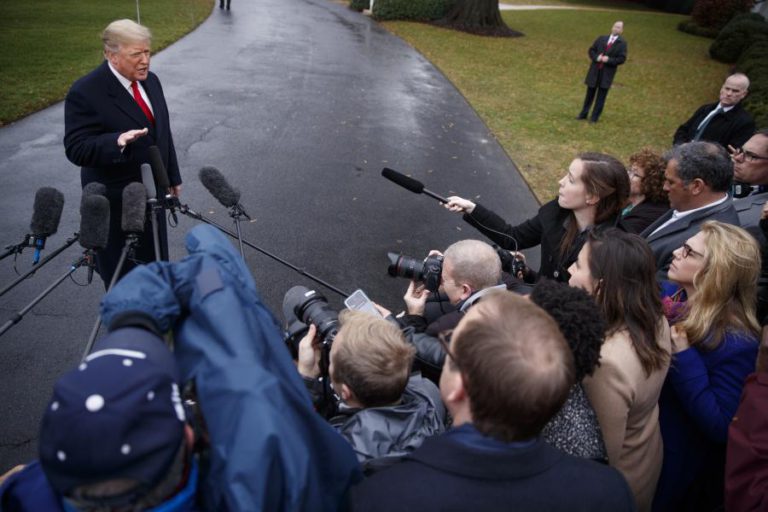 TRUMP DEFENDE QUE GOVERNO DEVIA CRIAR CANAL TELEVISIVO PARA COMPETIR COM CNN