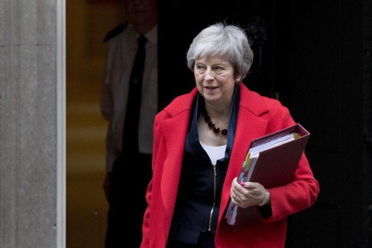 MAY RECUSA AFASTAR SAÍDA DA UE SEM ACORDO SE PARLAMENTO CHUMBAR O QUE EXISTE