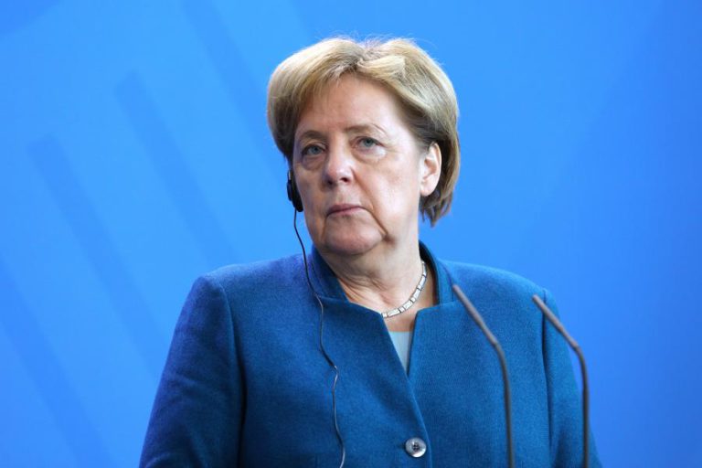 MERKEL ESTARÁ EM MARROCOS PARA APROVAR PACTO GLOBAL PARA AS MIGRAÇÕES