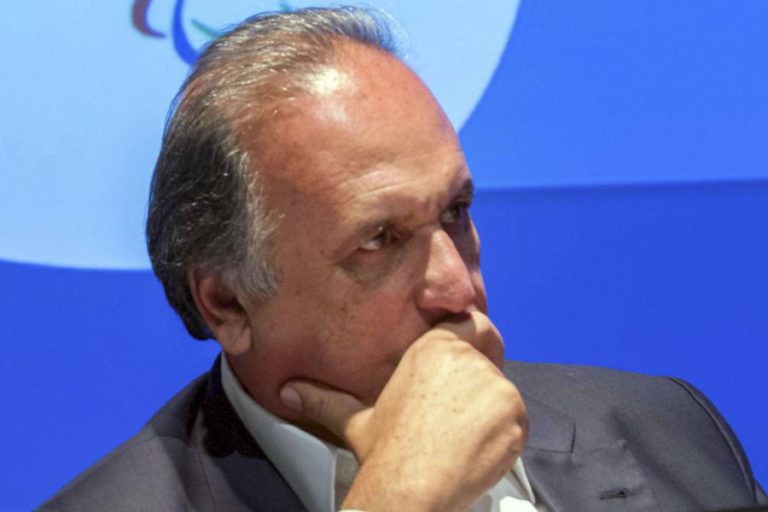 GOVERNADOR DO RIO DE JANEIRO DETIDO POR ALEGADO ENVOLVIMENTO EM CASOS DE CORRUPÇÃO