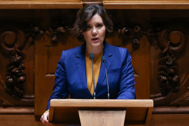 CDS ALERTA QUE SITUAÇÃO DO PAIS “É PIOR QUE NO TEMPO DA TROIKA”