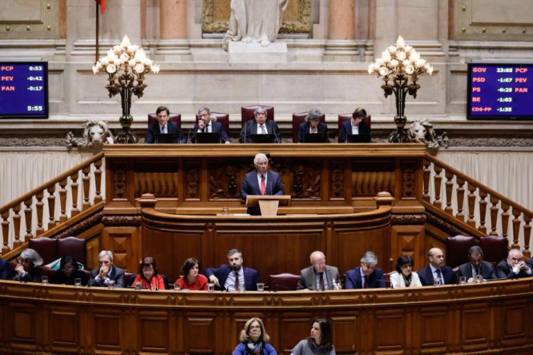 PRIMEIRO-MINISTRO DIZ QUE PORTUGAL VAI PAGAR A TOTALIDADE DA DÍVIDA AO FMI