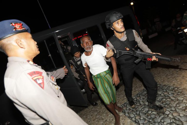 AUTORIDADES DA INDONÉSIA PROCURAM 90 FUGITIVOS DE PRISÃO EM BANDA ACEH