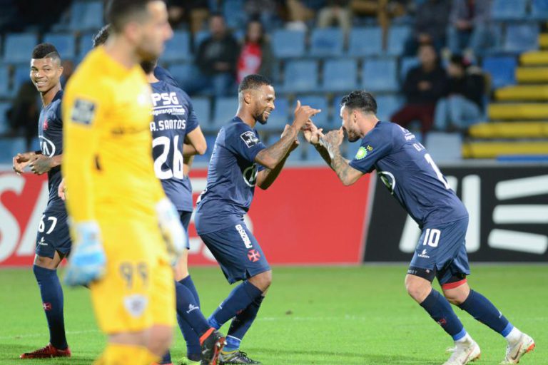 BELENENSES SAD VENCE SANTA CLARA E SOBE AO OITAVO LUGAR