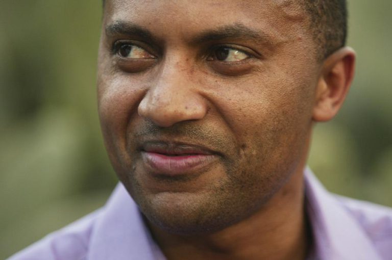 ESCRITOR CABO-VERDIANO JOSÉ LUÍS TAVARES VENCE PRÉMIO INCM/VASCO GRAÇA MOURA