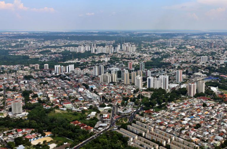 INCÊNDIO DESTROI MAIS DE 600 CASAS NA CAPITAL AMAZÓNICA DO BRASIL