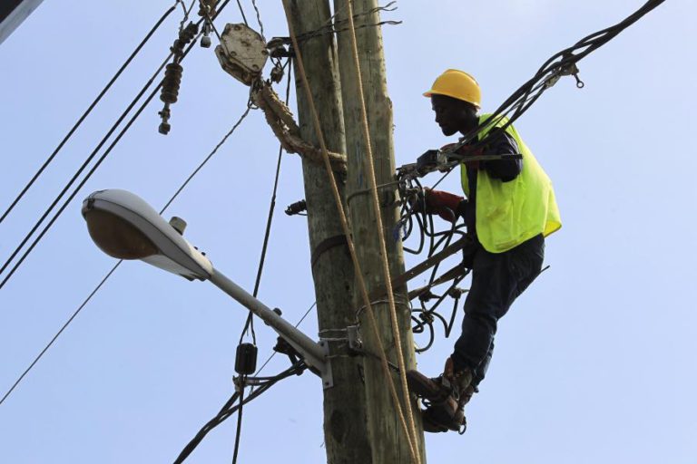 PROJETO DE 1,3 ME VAI LEVAR ELETRICIDADE A CASAS E EXPLORAÇÕES ISOLADAS DE OURIQUE