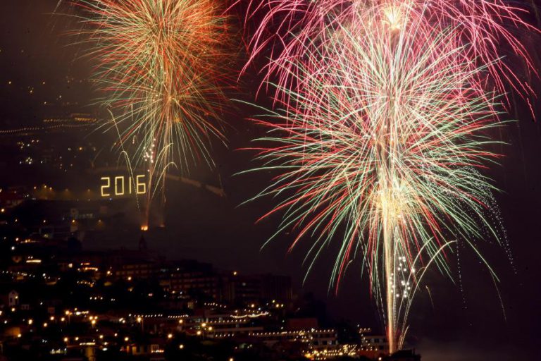 FOGO DE ARTIFÍCIO DO FINAL DO ANO NA MADEIRA COM NOVO RECORDE DE PEÇAS DISPARADAS