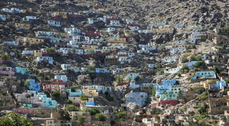 ATAQUE A EDIFÍCIO GOVERNAMENTAL EM CABUL PROVOCOU 28 MORTOS E 20 FERIDOS