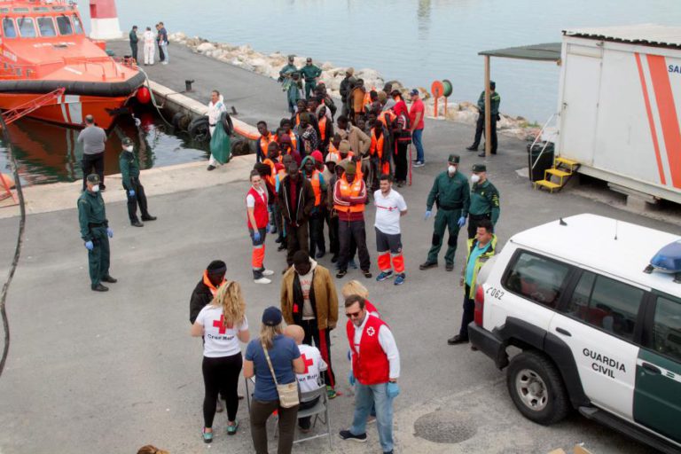 ENTRADAS IRREGULARES NA UE CAÍRAM 30%, MAS CHEGADAS A ESPANHA DUPLICARAM