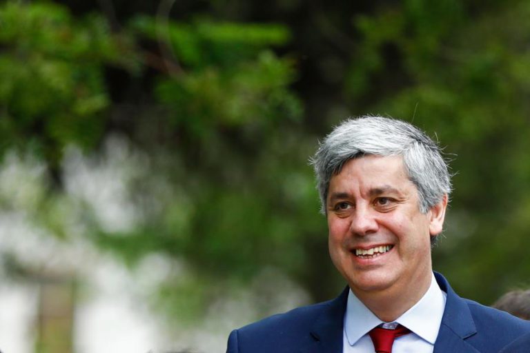 CENTENO LIDERA EUROGRUPO ENTRE SUCESSO DA GRÉCIA E REFORMA DA ZONA EURO POR ACABAR