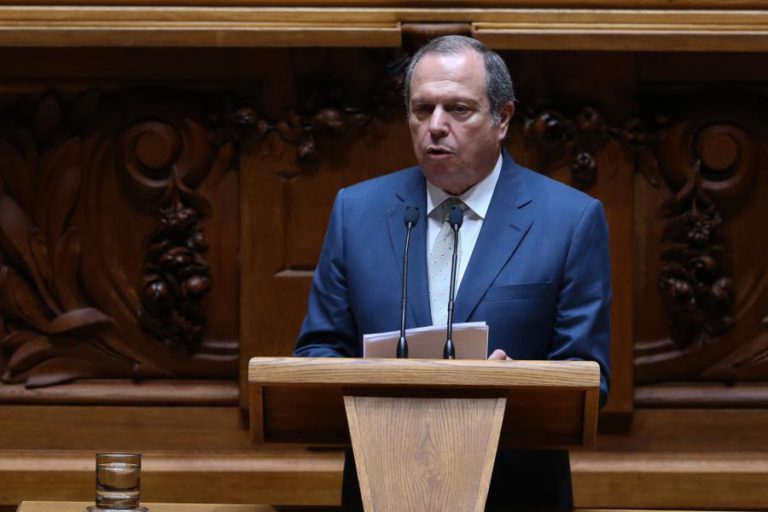 CÉSAR AVISA QUE AFASTARÁ DA BANCADA DO PS DEPUTADOS COM COMPORTAMENTOS FRAUDULENTOS