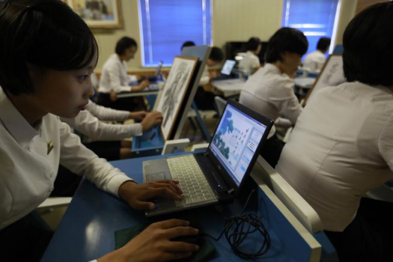 MAIS DE METADE DA POPULAÇÃO MUNDIAL ESTÁ LIGADA À INTERNET