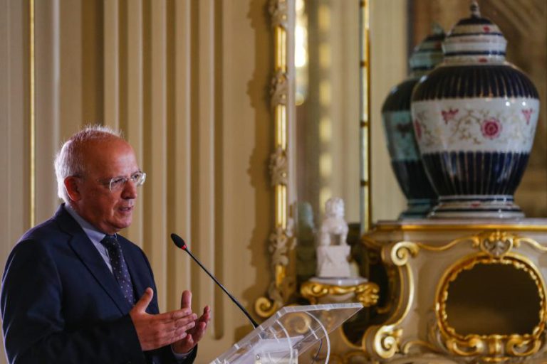 SANTOS SILVA DEFENDE QUE REFORMA DO EURO VAI DEFENDER O PROJETO EUROPEU