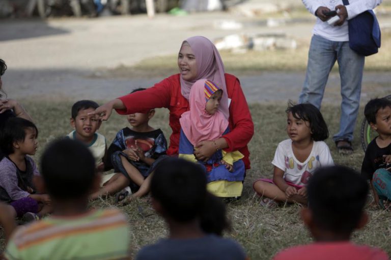 MAIS DE 1.350 CRIANÇAS REFUGIADAS EMPURRADAS DE FRONTEIRAS COMUNITÁRIAS