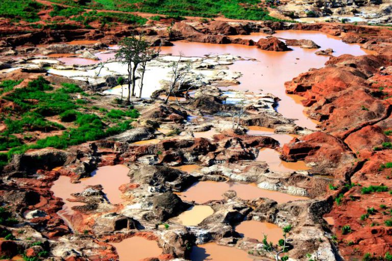 GOVERNO ANGOLANO APROVOU FIM DO MONOPÓLIO DA VENDA DE DIAMANTES E CRIOU AGÊNCIA DE PETRÓLEOS E GÁS