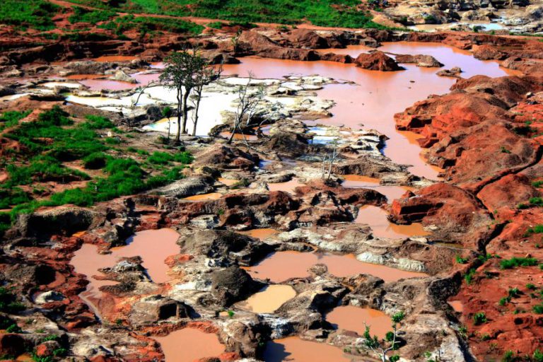 GOVERNO ANGOLANO RESCINDE CONTRATOS DE EXPLORAÇÃO DE DEPÓSITOS DIAMANTÍFEROS