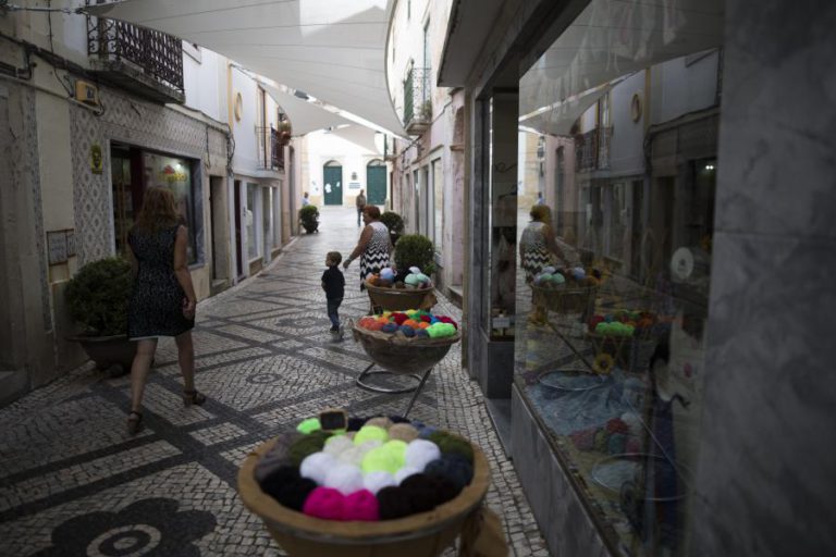 VOLUME DE NEGÓCIOS DO COMÉRCIO AUMENTA 6,9% EM 2017