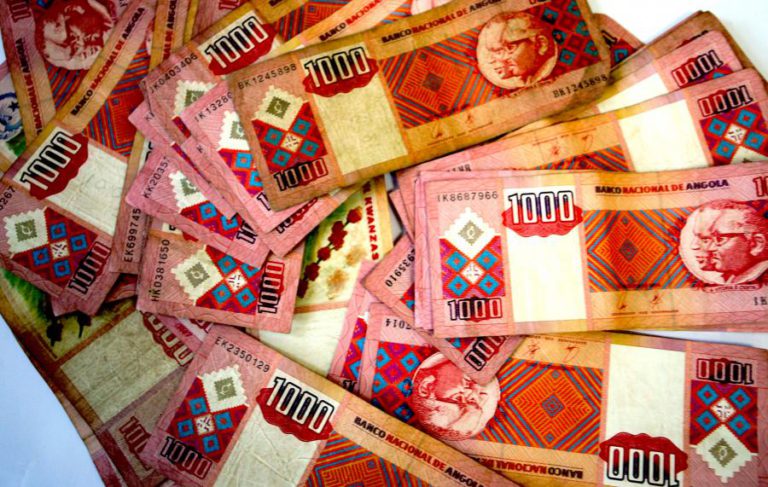 KWANZA DEPRECIOU-SE EM 2018 MAIS DE 47% FACE AO EURO E MAIS DE 46% FRENTE AO DÓLAR