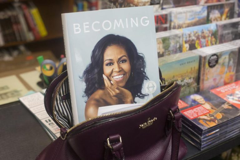 EX-PRIMEIRA-DAMA MICHELLE OBAMA DESTRONA HILLARY CLINTON E É A MULHER MAIS ADMIRADA NOS EUA