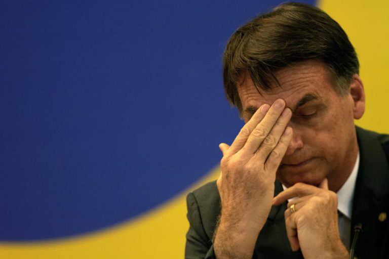 BOLSONARO PROMETE ACABAR COM A “PORCARIA MARXISTA” NAS ESCOLAS