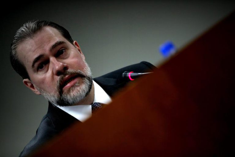 PRESIDENTE DO SUPREMO BRASILEIRO ANULA DECISÃO QUE PODERIA LIBERTAR LULA DA SILVA