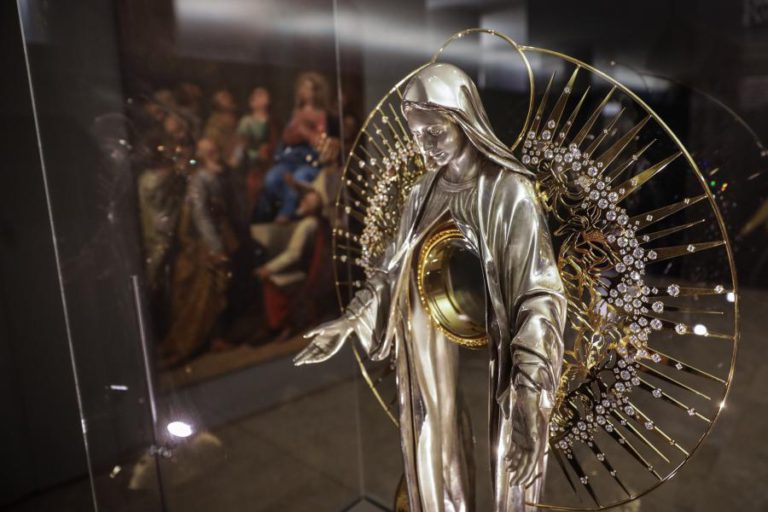 EXPOSIÇÃO CELEBRA “A FORÇA GRAVITACIONAL” DA CENTENÁRIA CAPELINHA DAS APARIÇÕES