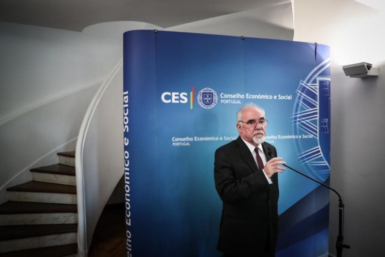 VIEIRA DA SILVA AVISA QUE DIÁLOGO SOCIAL E NEGOCIAÇÃO NÃO SIGNIFICAM ABDICAÇÃO