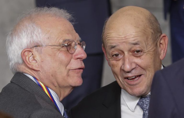 PARIS PEDE A TRUMP PARA NÃO SE INTROMETER NOS ASSUNTOS INTERNOS FRANCESES