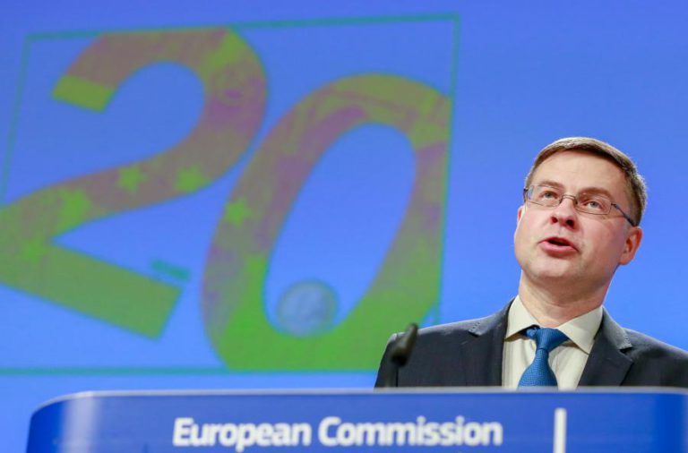 BRUXELAS RECUA NA INTENÇÃO DE SANCIONAR ITÁLIA