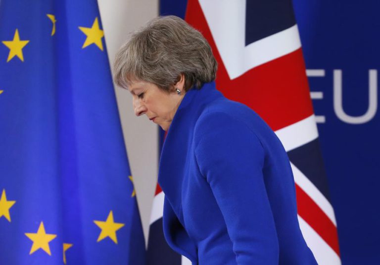 GOVERNO BRITÂNICO ADIA VOTO AO ACORDO DE ‘BREXIT’ PERANTE RISCO DE REJEIÇÃO POR “GRANDE MARGEM”